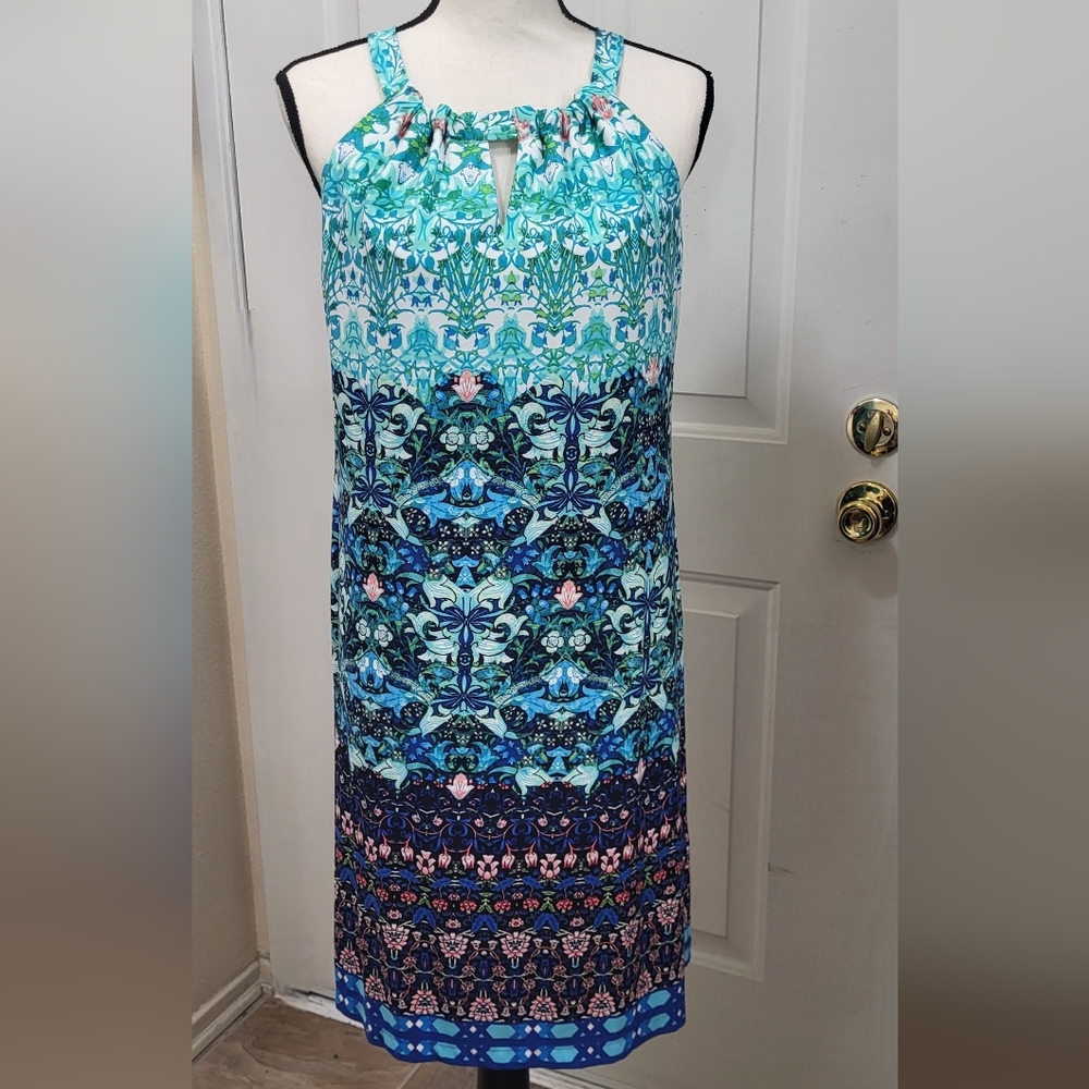 Just Taylor Sleeveless Stretchy Shift Dress V-Cutout Neckline & BowTie Back S-12